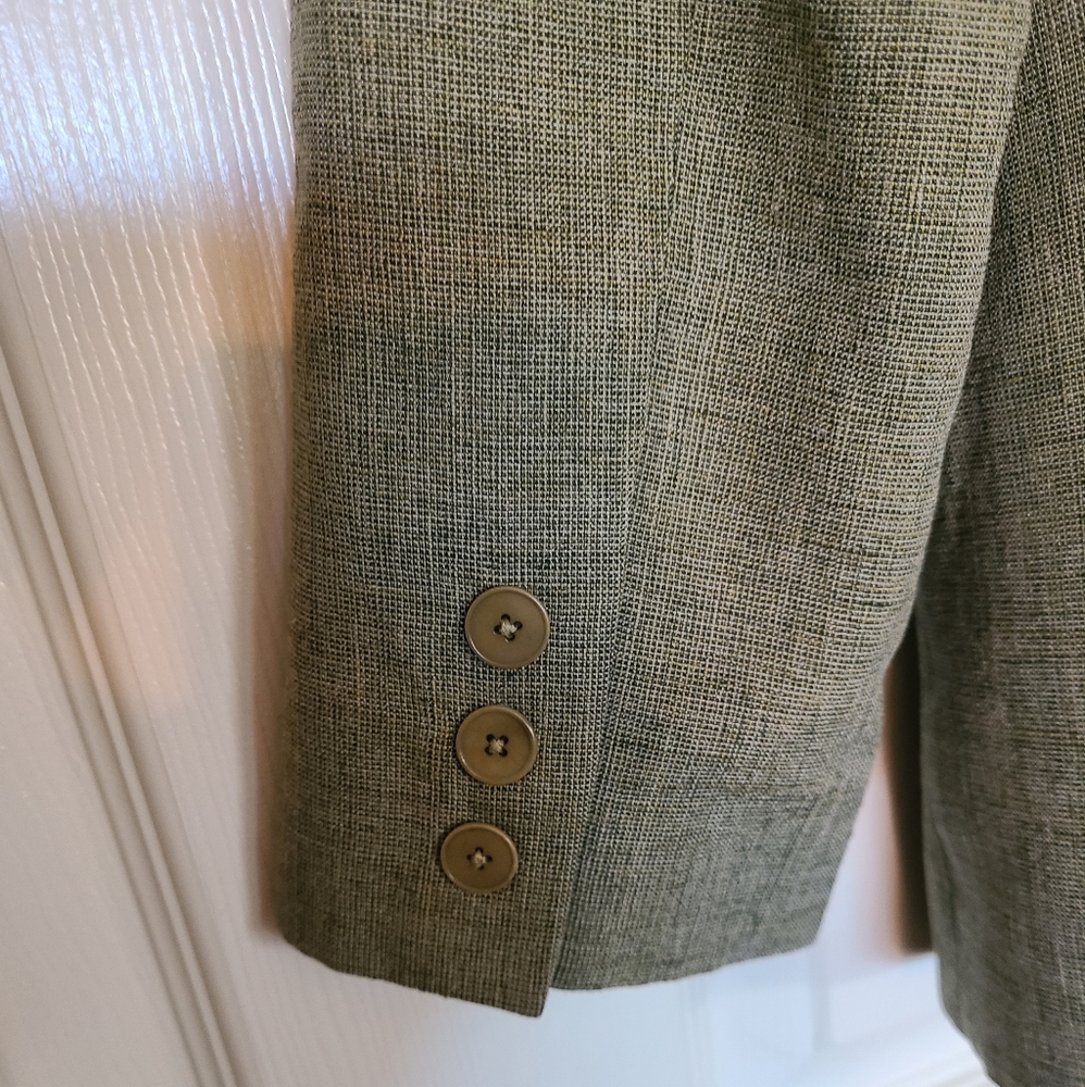 Blazer - Picture 3 of 7